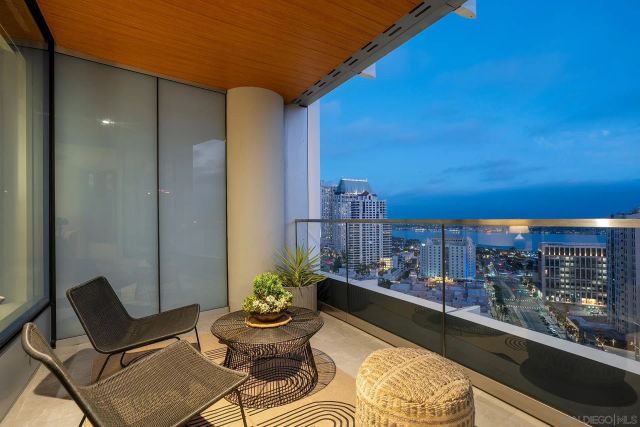 888 W E 2302, San Diego, CA 92101
