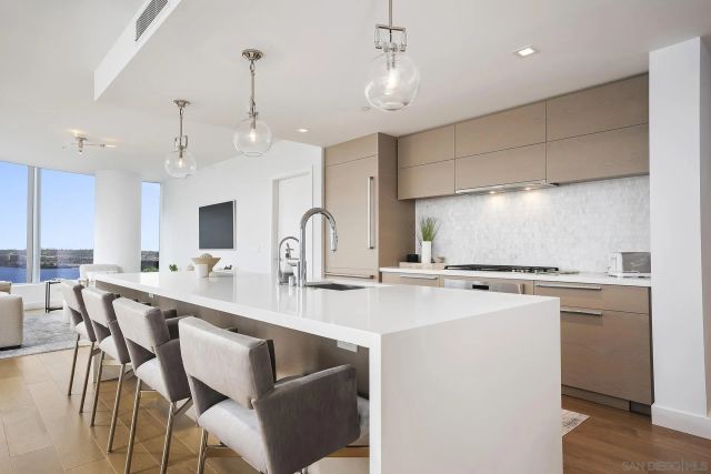 888 W E 2302, San Diego, CA 92101