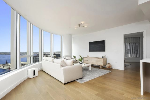 888 W E 2302, San Diego, CA 92101