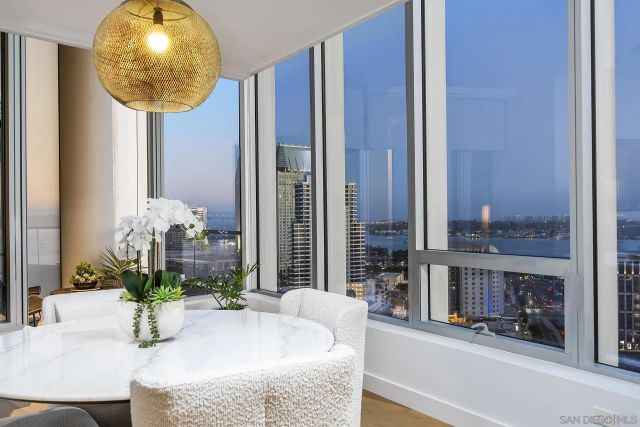 888 W E 2302, San Diego, CA 92101