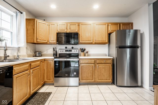 450 E Pine Ridge Drive, Westfield, IN 46074