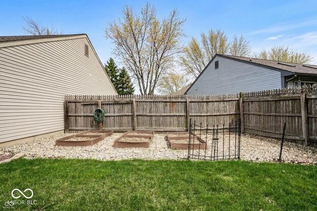450 E Pine Ridge Drive, Westfield, IN 46074