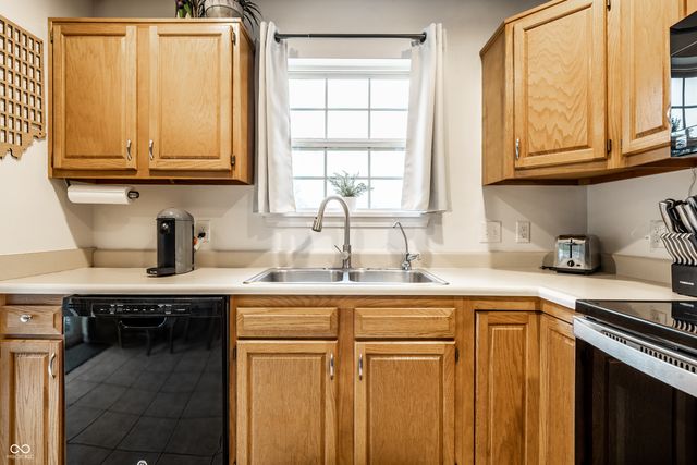 450 E Pine Ridge Drive, Westfield, IN 46074