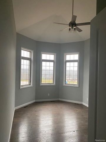 02 Bur Oak Lane, Oakland, MI 48363