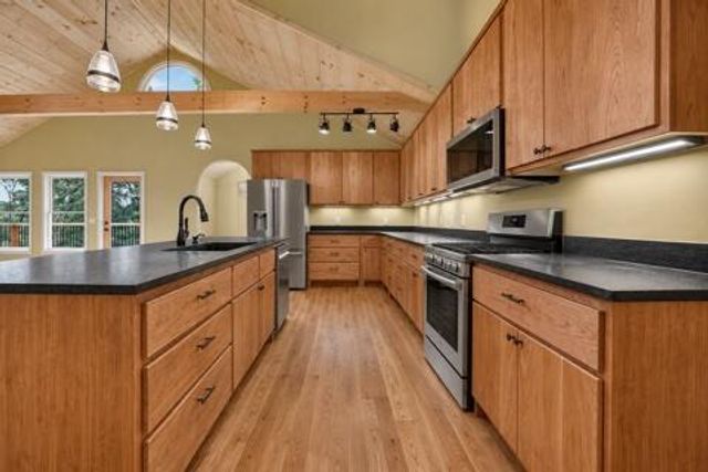 394 Blackberry Circle, Ellijay, GA 30536