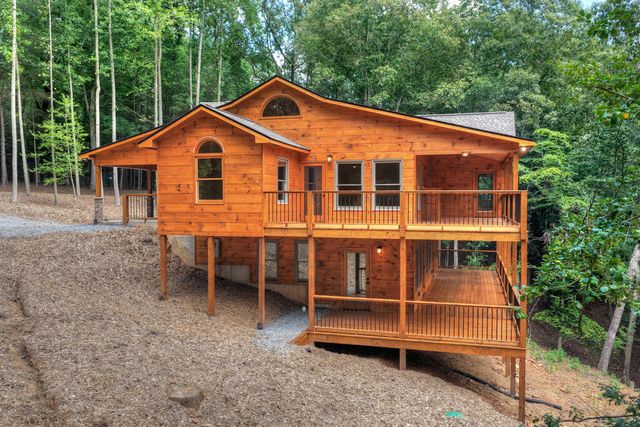 394 Blackberry Circle, Ellijay, GA 30536