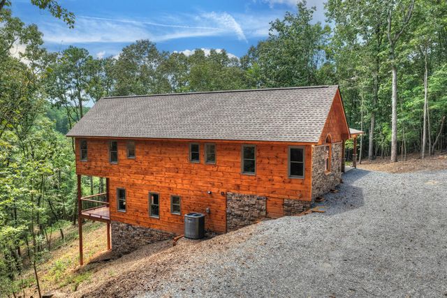 394 Blackberry Circle, Ellijay, GA 30536