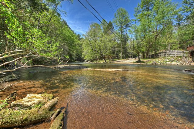394 Blackberry Circle, Ellijay, GA 30536