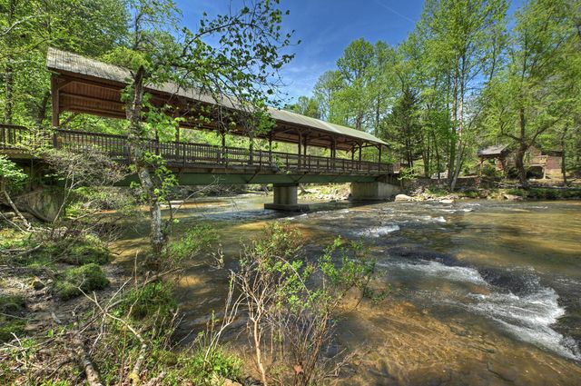 394 Blackberry Circle, Ellijay, GA 30536