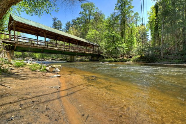 394 Blackberry Circle, Ellijay, GA 30536