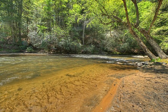 394 Blackberry Circle, Ellijay, GA 30536