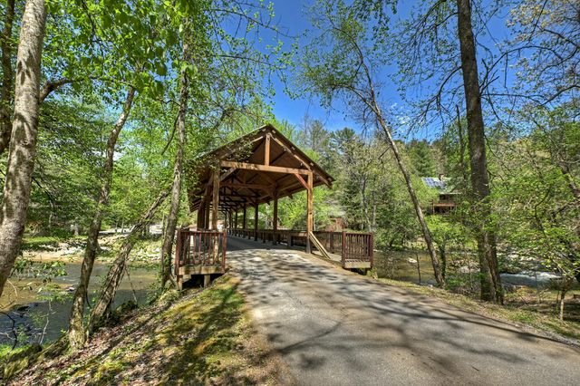 394 Blackberry Circle, Ellijay, GA 30536