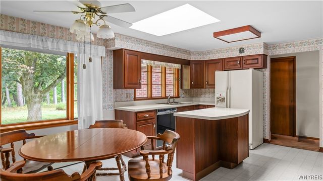 98 Woodlawn Avenue, Lancaster, NY 14086