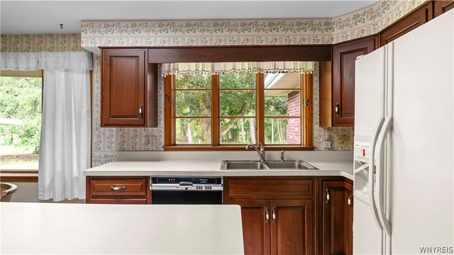 98 Woodlawn Avenue, Lancaster, NY 14086