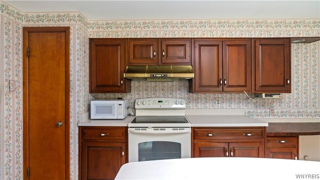 98 Woodlawn Avenue, Lancaster, NY 14086