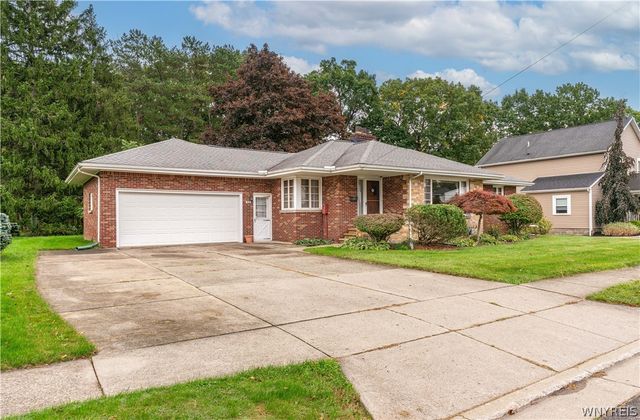 98 Woodlawn Avenue, Lancaster, NY 14086