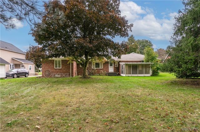 98 Woodlawn Avenue, Lancaster, NY 14086