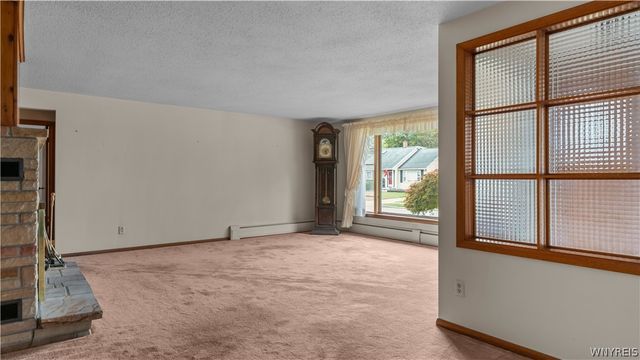 98 Woodlawn Avenue, Lancaster, NY 14086