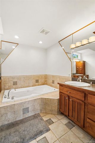 3556 E Dryden Road, Dryden Township, MI 48455