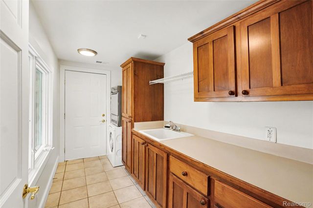 3556 E Dryden Road, Dryden Township, MI 48455