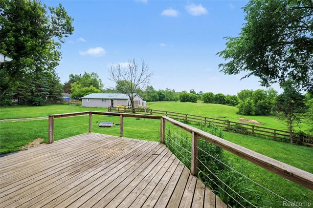 3556 E Dryden Road, Dryden Township, MI 48455