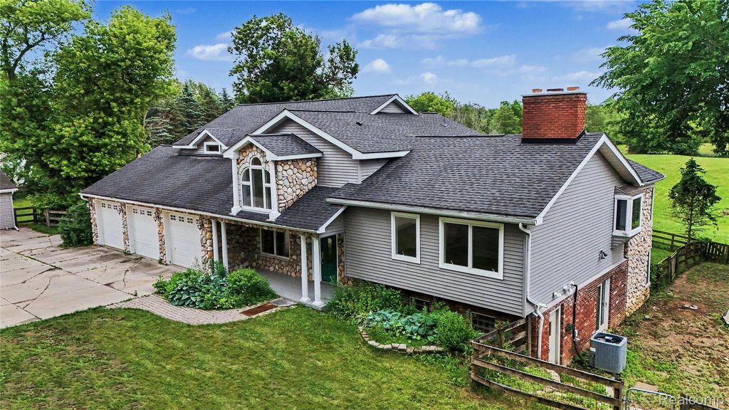 3556 E Dryden Road, Dryden Township, MI 48455