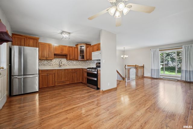 110 S MEADOWVIEW Lane, Washington, IL 61571