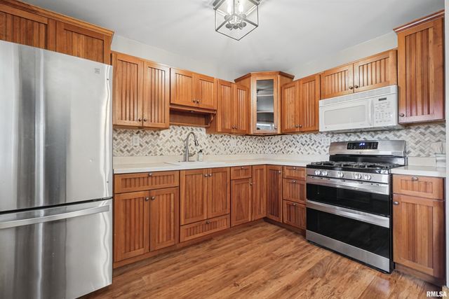 110 S MEADOWVIEW Lane, Washington, IL 61571
