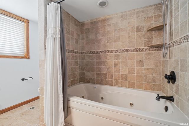 110 S MEADOWVIEW Lane, Washington, IL 61571