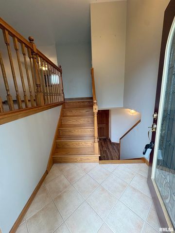 110 S MEADOWVIEW Lane, Washington, IL 61571