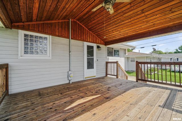 110 S MEADOWVIEW Lane, Washington, IL 61571