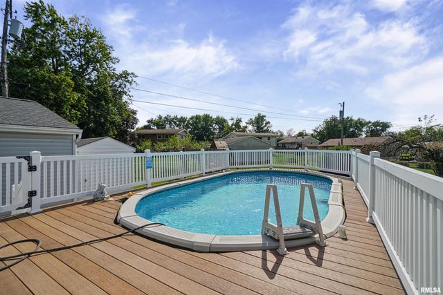 110 S MEADOWVIEW Lane, Washington, IL 61571