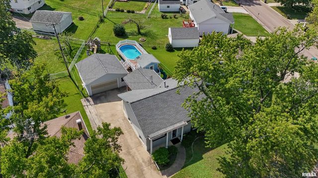 110 S MEADOWVIEW Lane, Washington, IL 61571