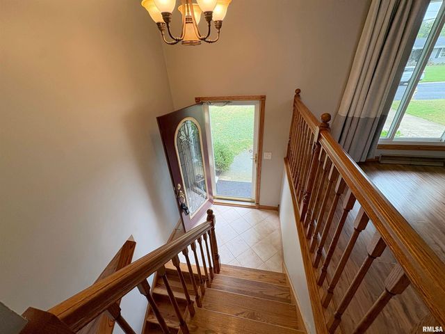 110 S MEADOWVIEW Lane, Washington, IL 61571