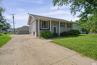 110 S MEADOWVIEW Lane, Washington, IL 61571