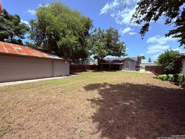 2222 huisache, San Antonio, TX 78201