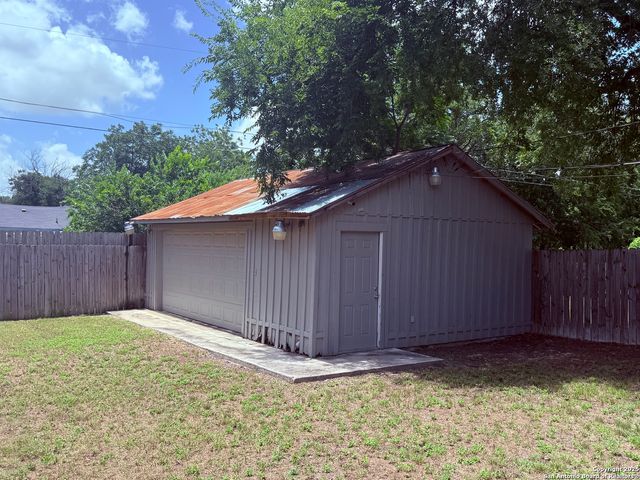 2222 huisache, San Antonio, TX 78201