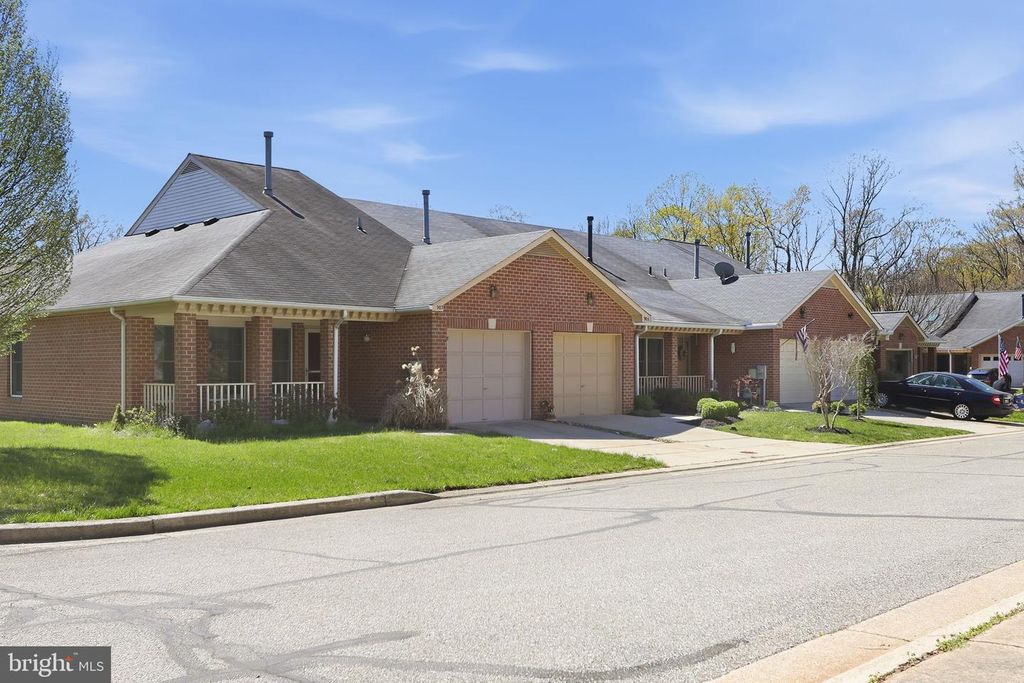 Image 1 of property listing at 905 YARDARM LN, Annapolis, MD 21401