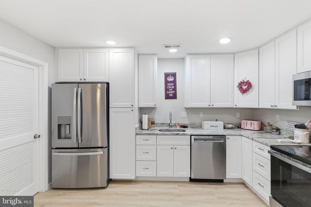 Image 11 of property listing at 905 YARDARM LN, Annapolis, MD 21401