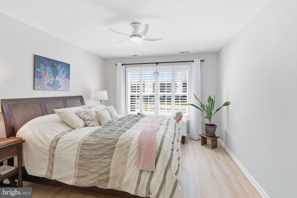 Image 13 of property listing at 905 YARDARM LN, Annapolis, MD 21401