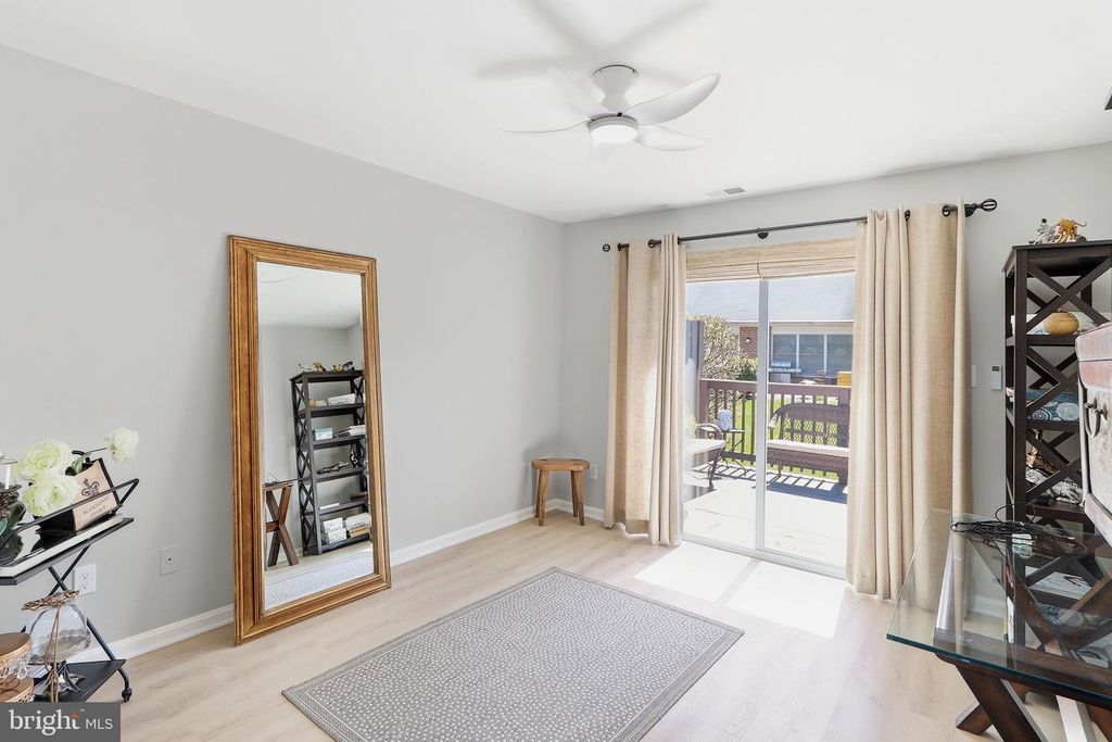 Image 14 of property listing at 905 YARDARM LN, Annapolis, MD 21401