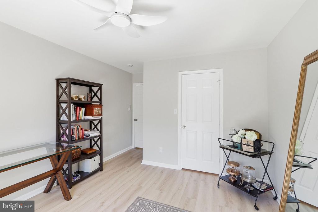 Image 15 of property listing at 905 YARDARM LN, Annapolis, MD 21401