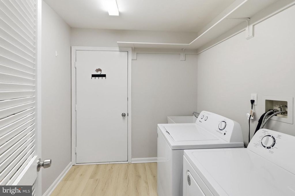 Image 18 of property listing at 905 YARDARM LN, Annapolis, MD 21401