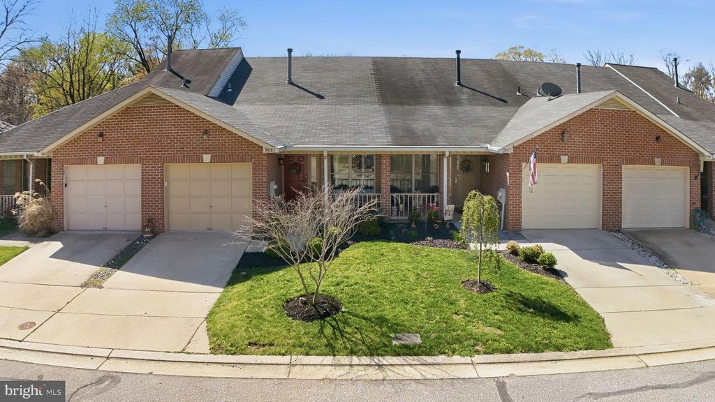 Image 2 of property listing at 905 YARDARM LN, Annapolis, MD 21401