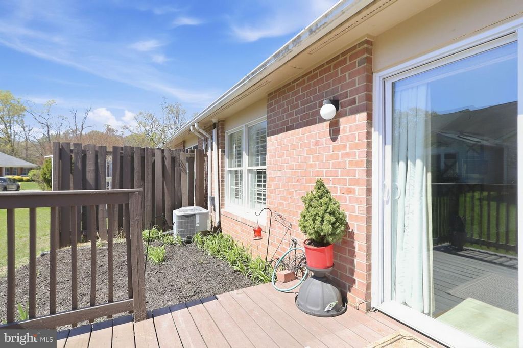 Image 22 of property listing at 905 YARDARM LN, Annapolis, MD 21401