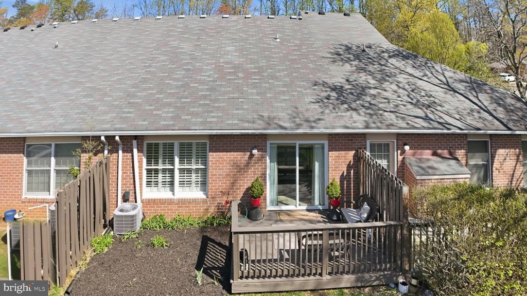 Image 24 of property listing at 905 YARDARM LN, Annapolis, MD 21401