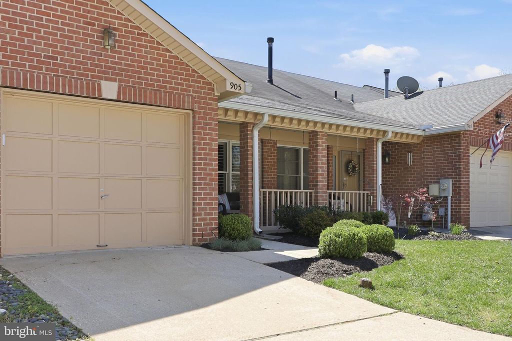 Image 25 of property listing at 905 YARDARM LN, Annapolis, MD 21401