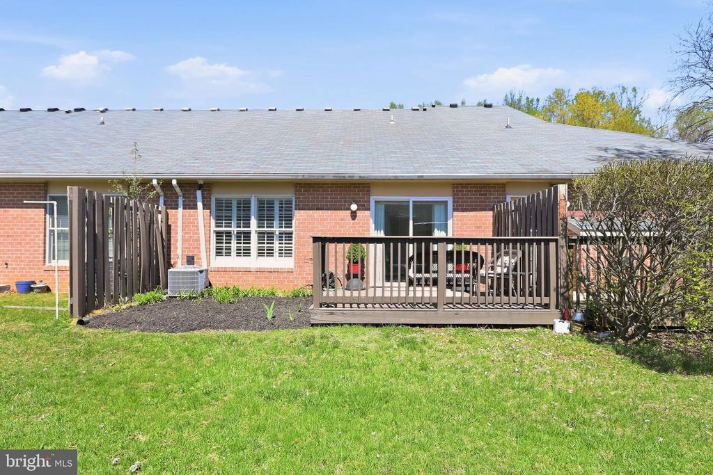 Image 27 of property listing at 905 YARDARM LN, Annapolis, MD 21401