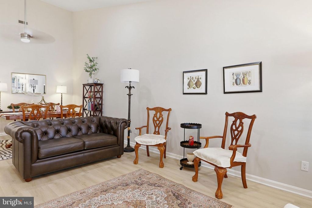 Image 4 of property listing at 905 YARDARM LN, Annapolis, MD 21401