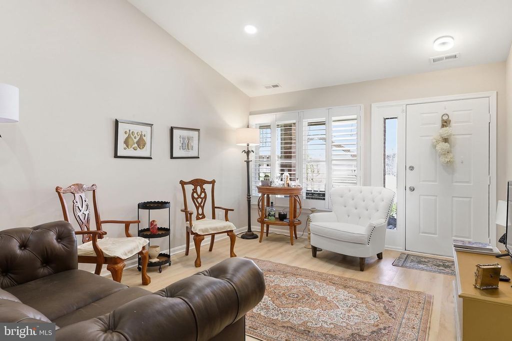 Image 5 of property listing at 905 YARDARM LN, Annapolis, MD 21401